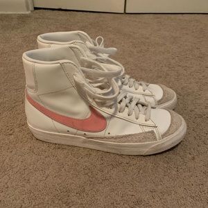 Nike mid blazers pink